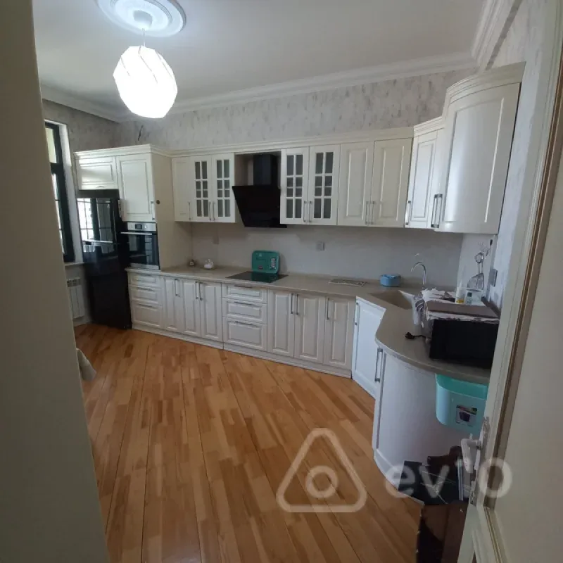 Kirayə verilir 2 otaqlı yeni tikili 88 m²