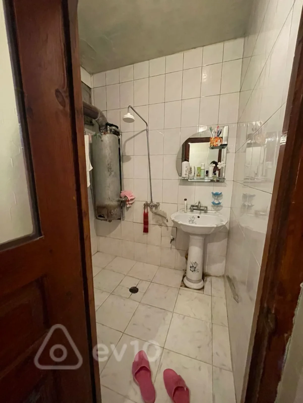 Satılır 5 otaqlı köhnə tikili 114 m²