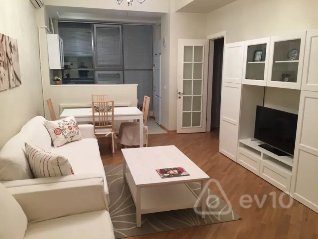 Kirayə verilir 2 otaqlı yeni tikili 70 m²