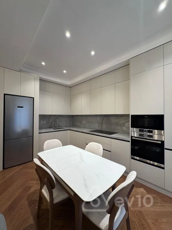 Kirayə verilir 2 otaqlı yeni tikili 86 m²