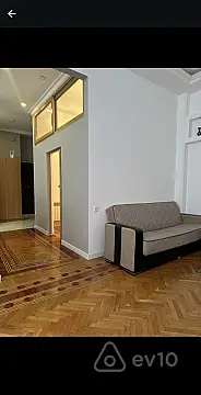 Kirayə verilir 2 otaqlı köhnə tikili 55 m²