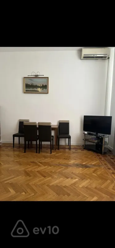 Kirayə verilir 2 otaqlı köhnə tikili 55 m²