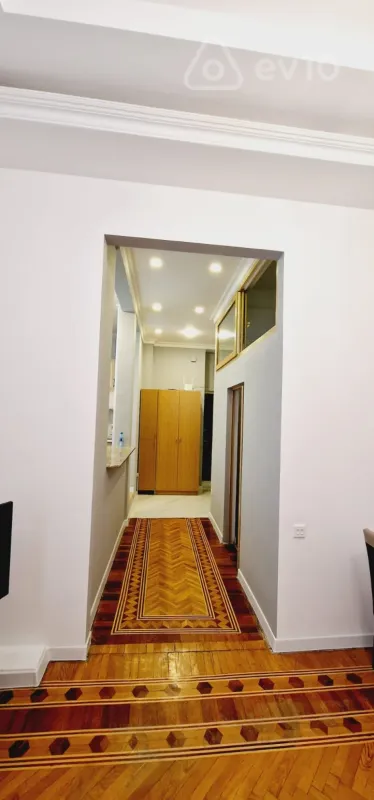 Kirayə verilir 2 otaqlı köhnə tikili 55 m²