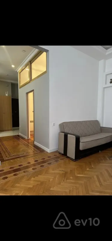 Kirayə verilir 2 otaqlı köhnə tikili 55 m²