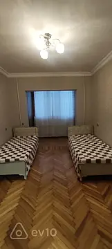 Kirayə verilir 2 otaqlı köhnə tikili 74 m²