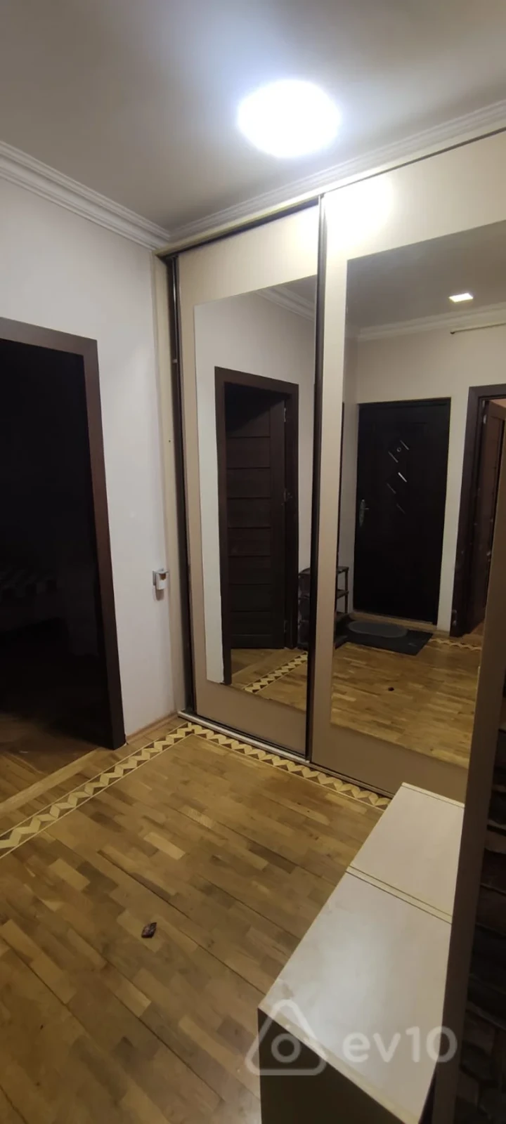 Kirayə verilir 2 otaqlı köhnə tikili 74 m²