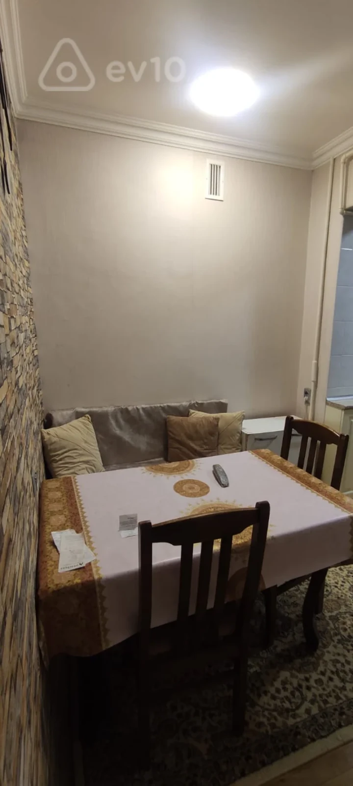 Kirayə verilir 2 otaqlı köhnə tikili 74 m²