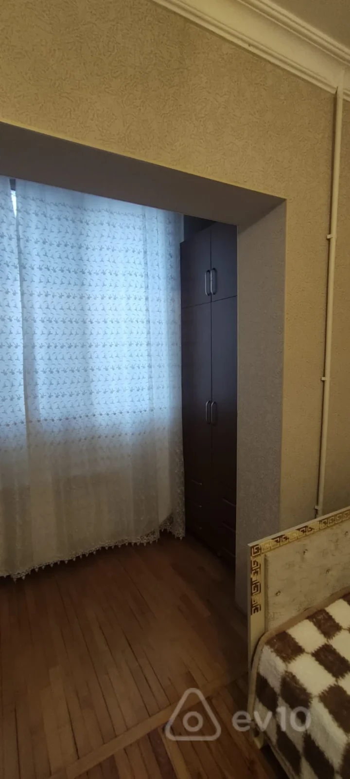 Kirayə verilir 2 otaqlı köhnə tikili 74 m²