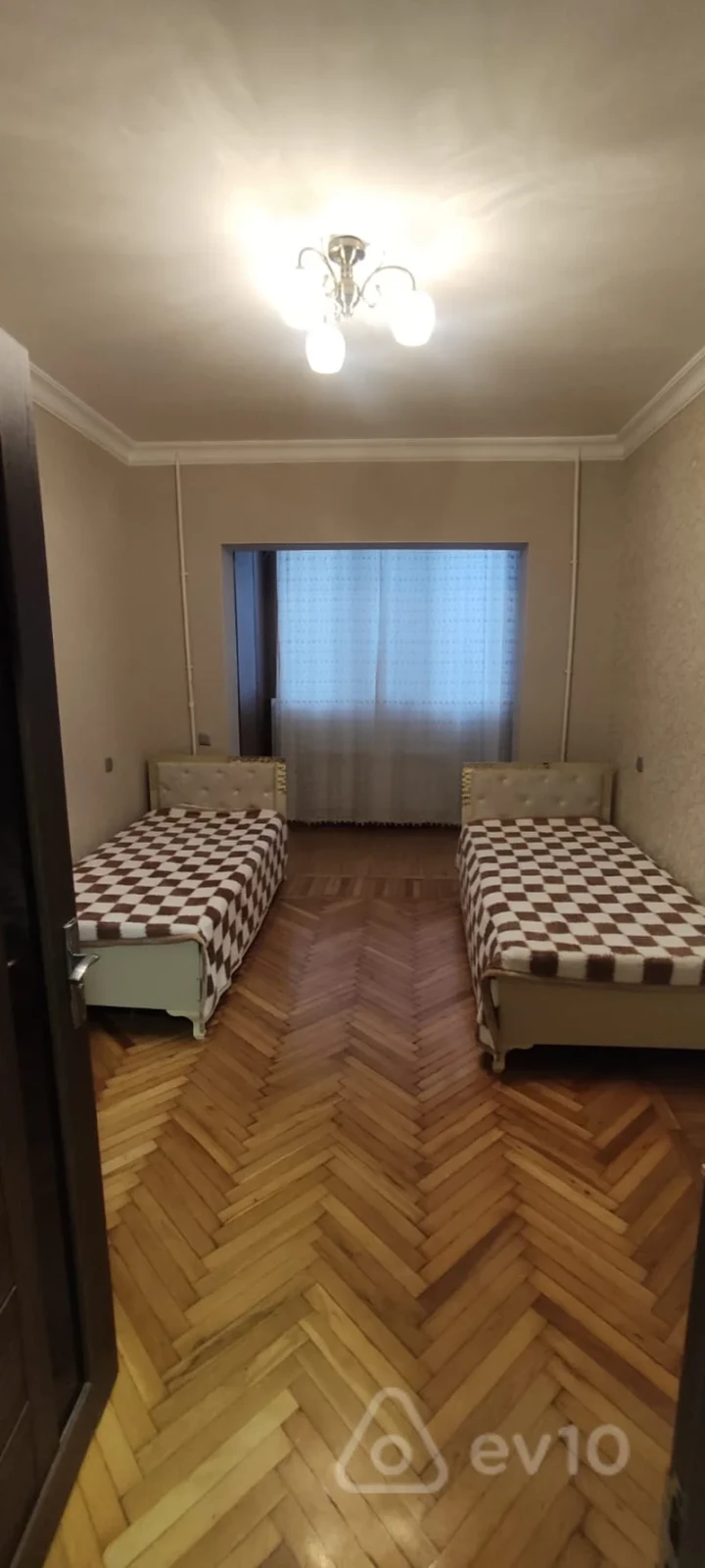 Kirayə verilir 2 otaqlı köhnə tikili 74 m²