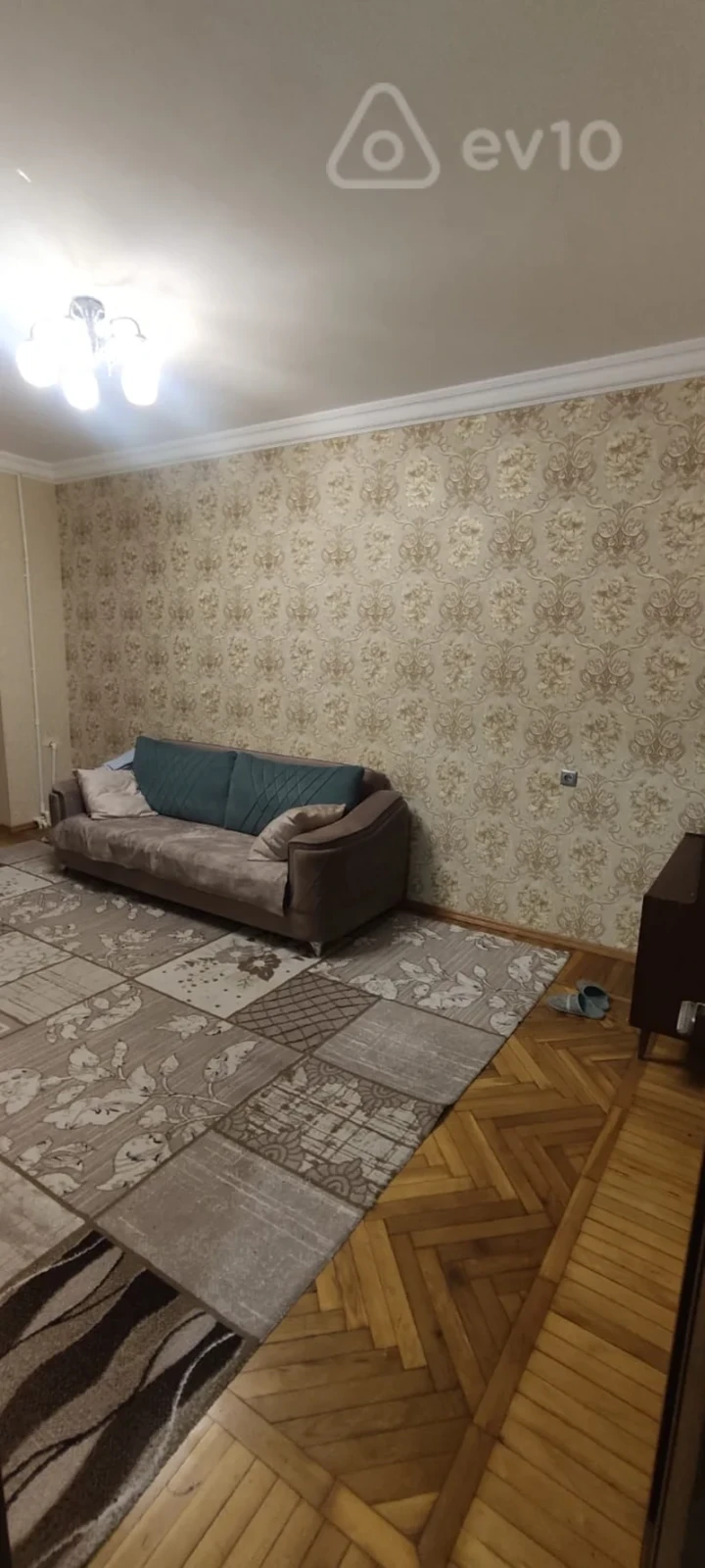 Kirayə verilir 2 otaqlı köhnə tikili 74 m²