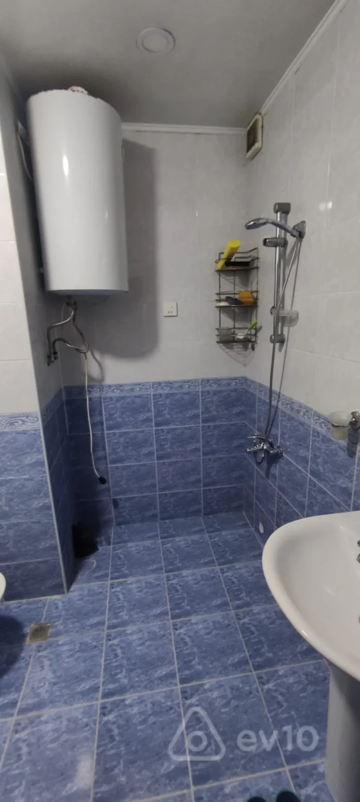 Kirayə verilir 2 otaqlı köhnə tikili 74 m²