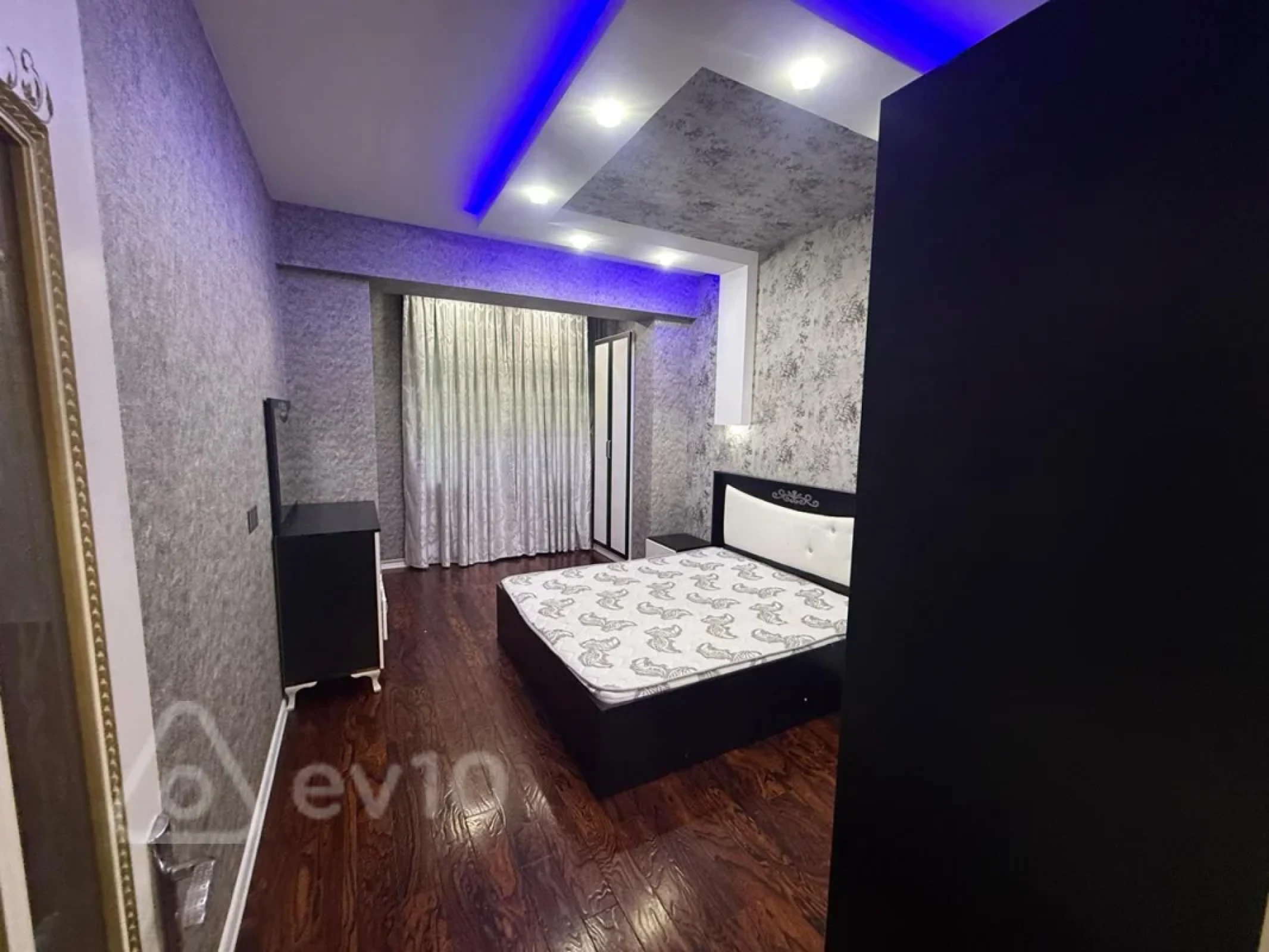 Kirayə verilir 2 otaqlı yeni tikili 65 m²