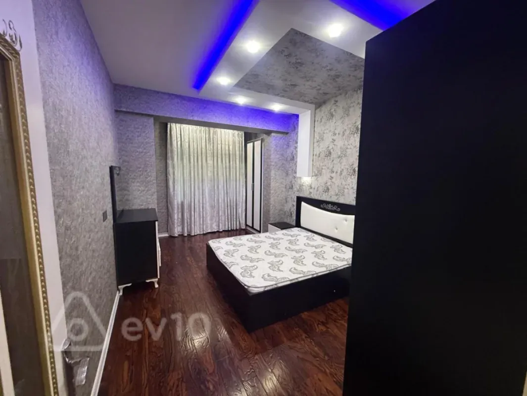 Kirayə verilir 2 otaqlı yeni tikili 65 m²
