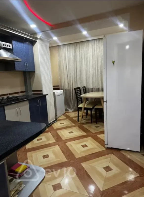 Kirayə verilir 2 otaqlı köhnə tikili 90 m²