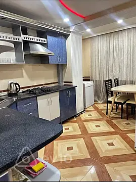 Kirayə verilir 2 otaqlı köhnə tikili 90 m²