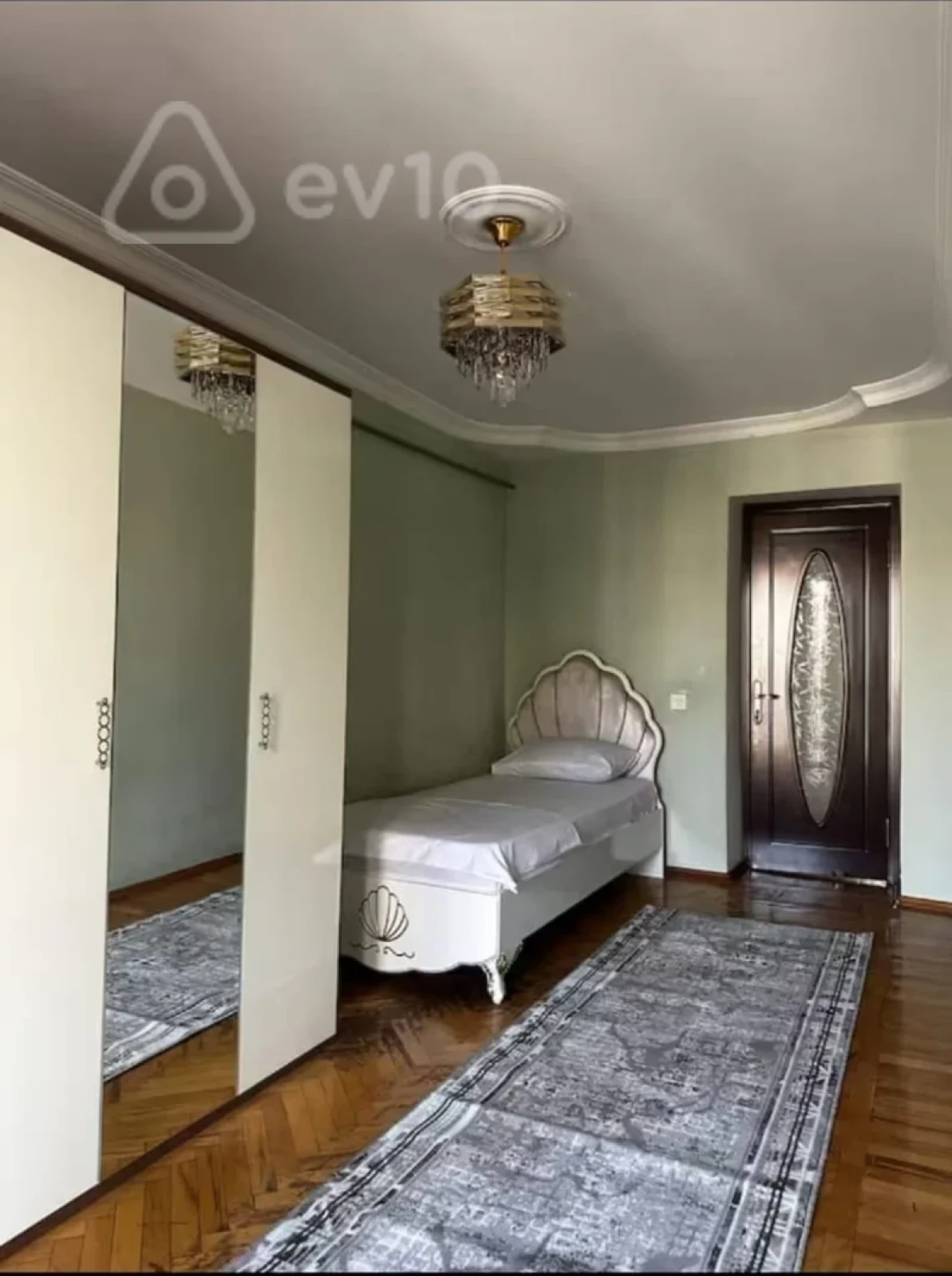 Kirayə verilir 2 otaqlı köhnə tikili 90 m²