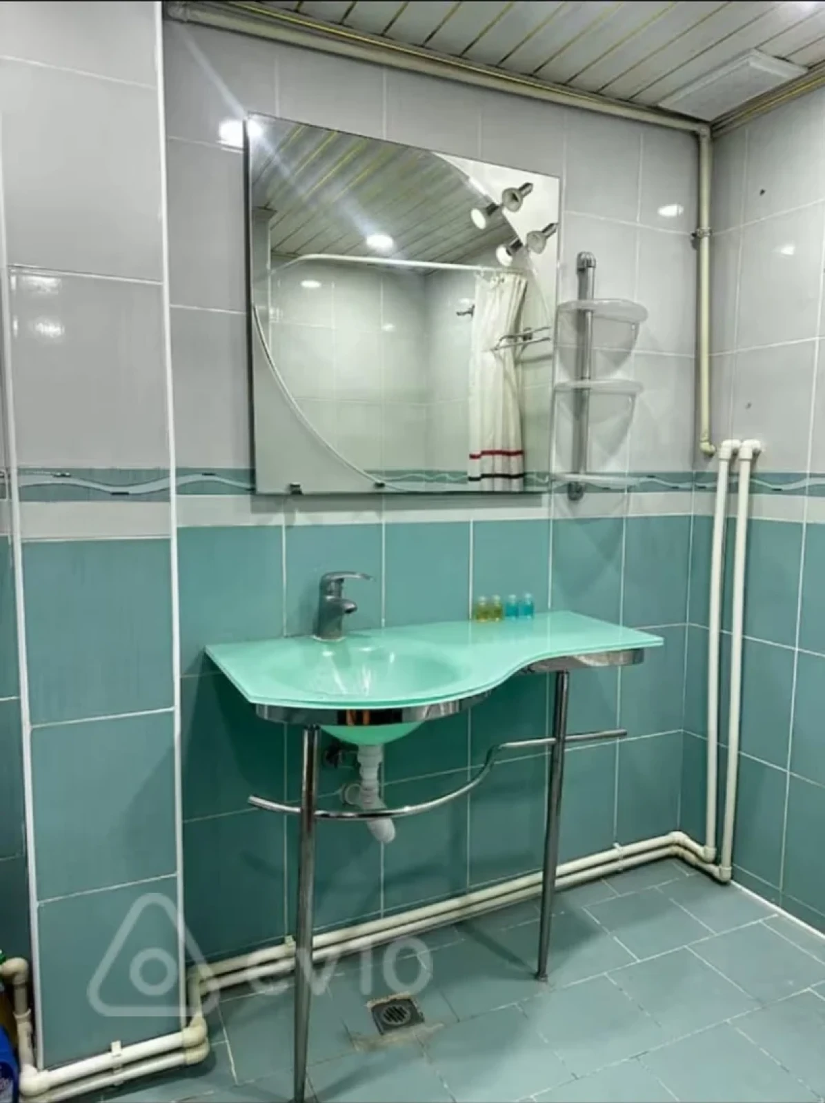 Kirayə verilir 2 otaqlı köhnə tikili 90 m²