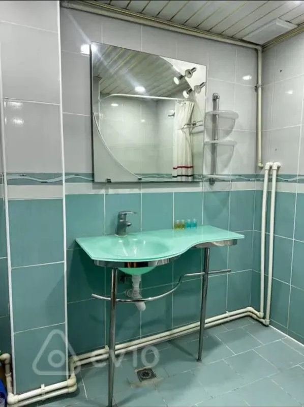 Kirayə verilir 2 otaqlı köhnə tikili 90 m²