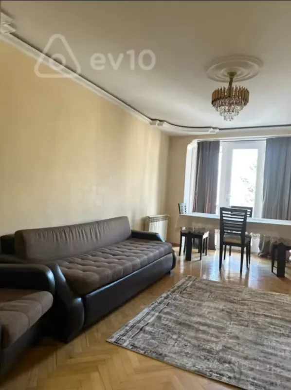 Kirayə verilir 2 otaqlı köhnə tikili 90 m²