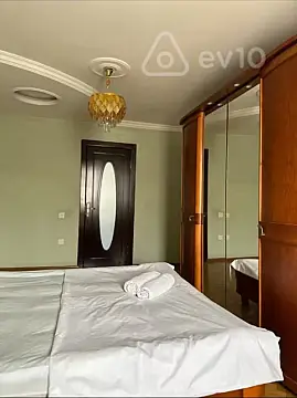 Kirayə verilir 2 otaqlı köhnə tikili 90 m²