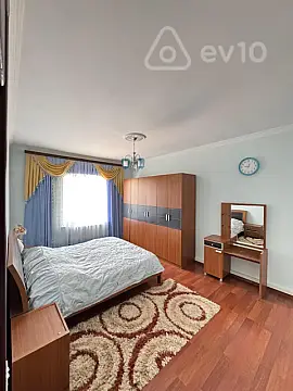 Kirayə verilir 8 otaqlı həyət evi 200 m²