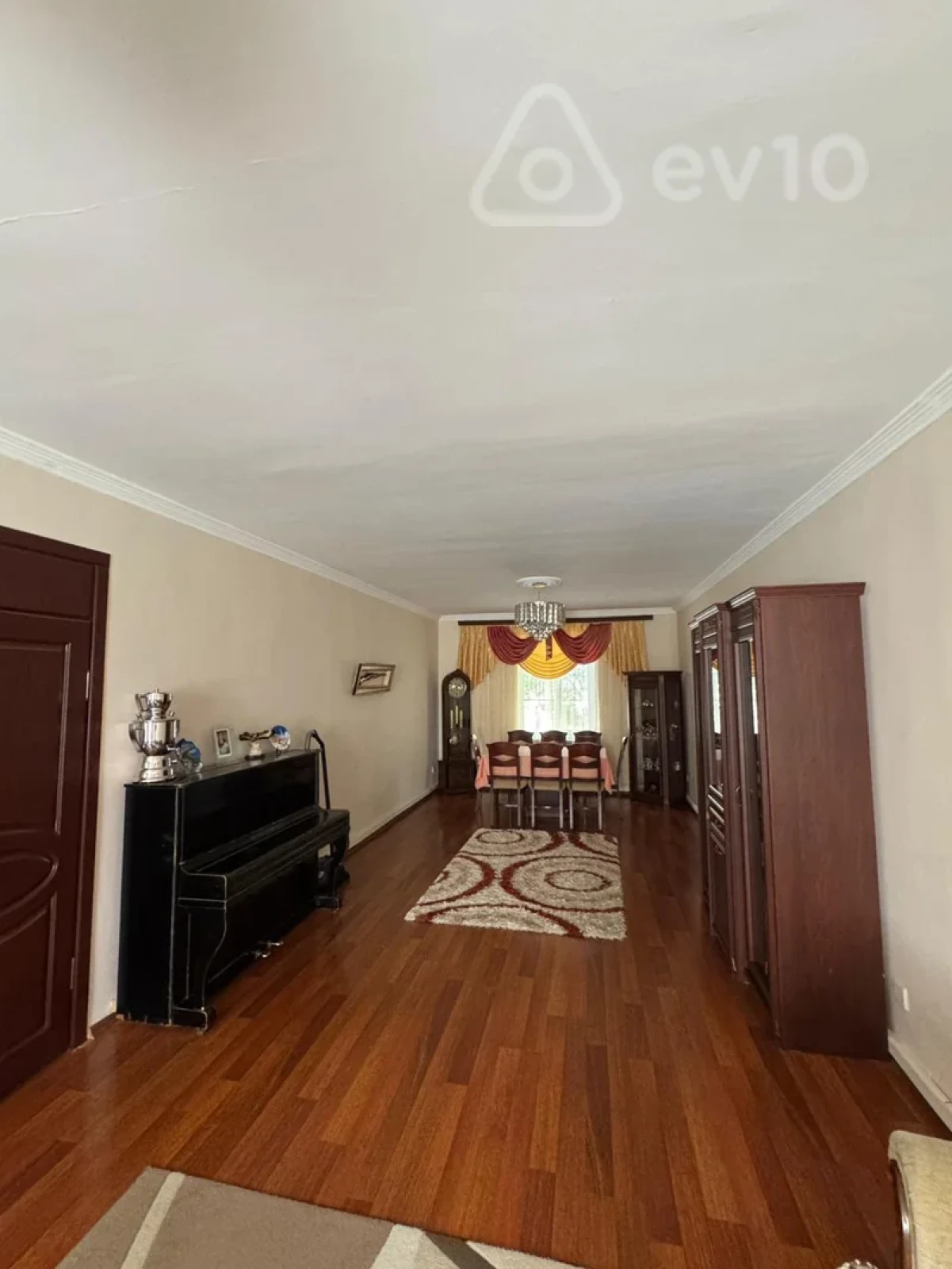 Kirayə verilir 8 otaqlı həyət evi 200 m²