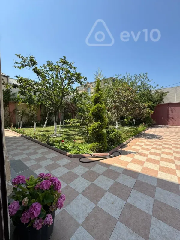 Kirayə verilir 8 otaqlı həyət evi 200 m²