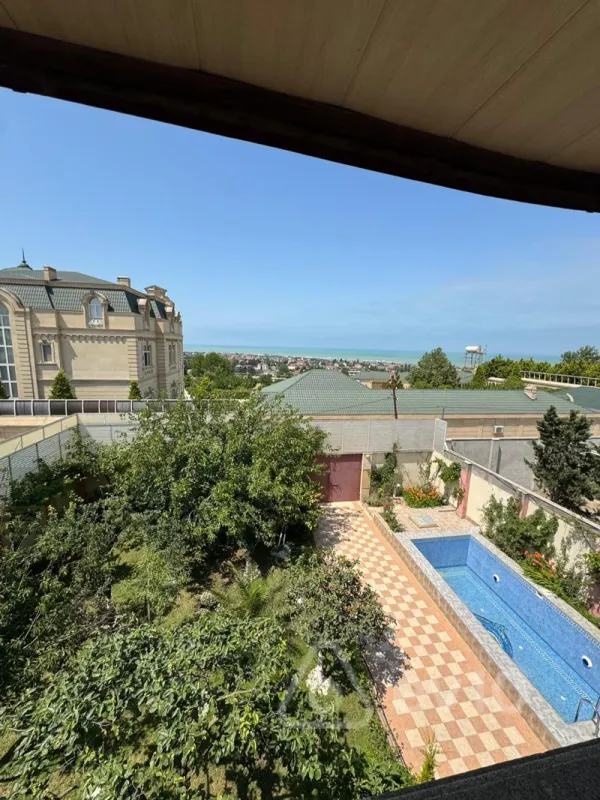 Kirayə verilir 8 otaqlı həyət evi 200 m²