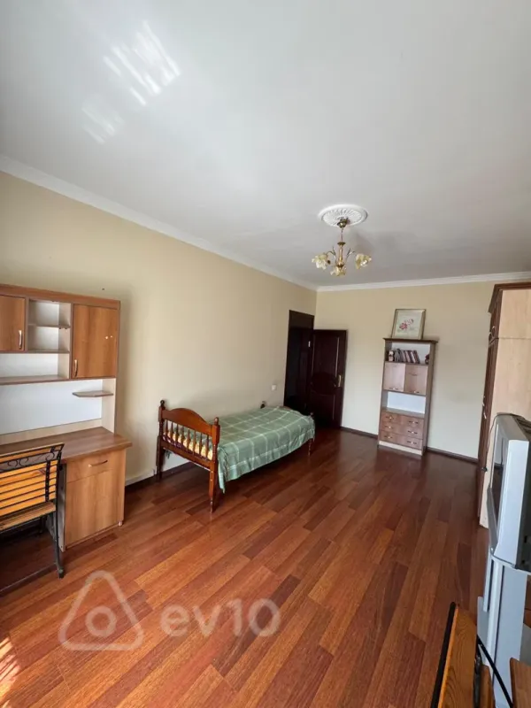 Kirayə verilir 8 otaqlı həyət evi 200 m²