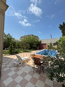 Kirayə verilir 8 otaqlı həyət evi 200 m²