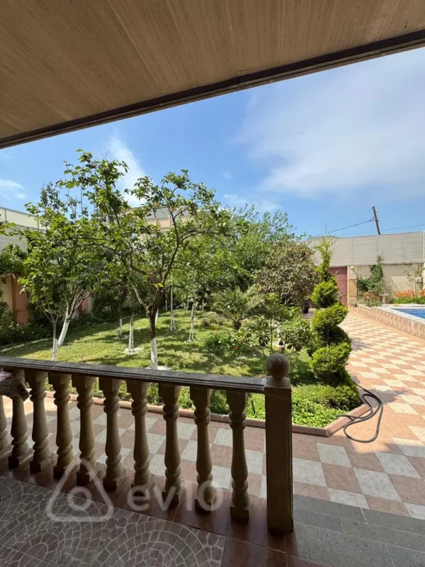 Kirayə verilir 8 otaqlı həyət evi 200 m²