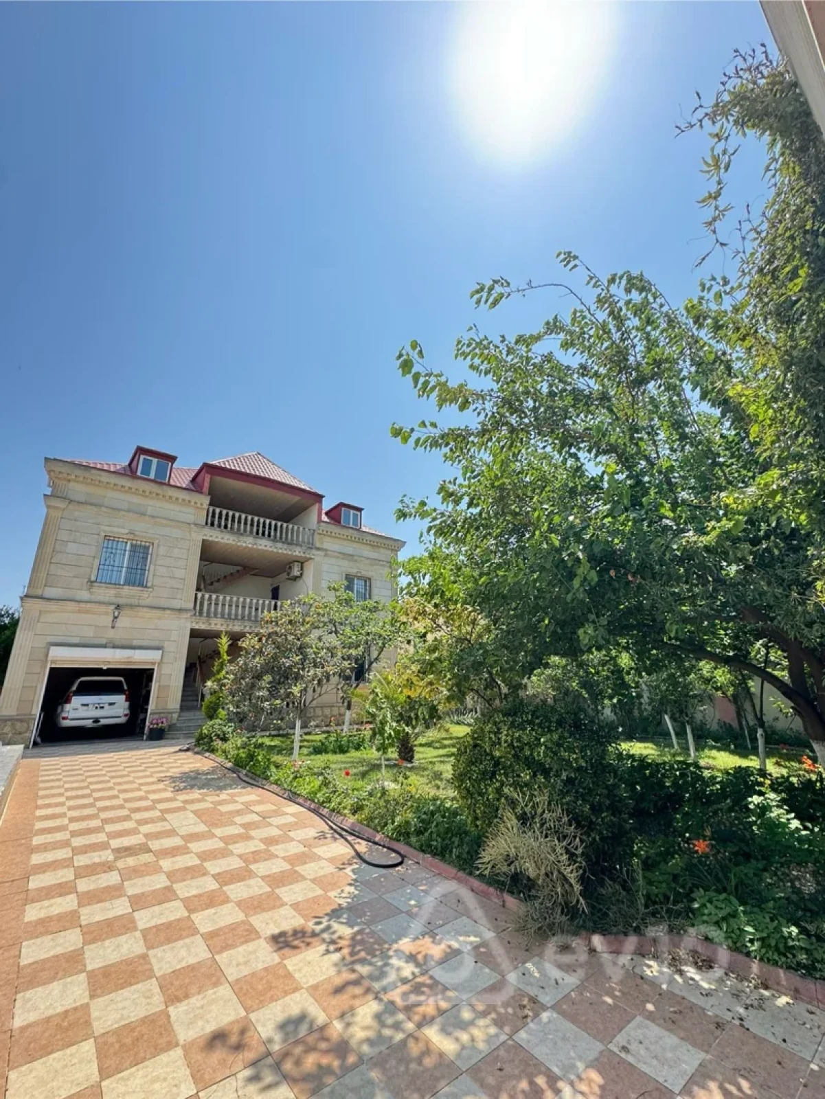 Kirayə verilir 8 otaqlı həyət evi 200 m²