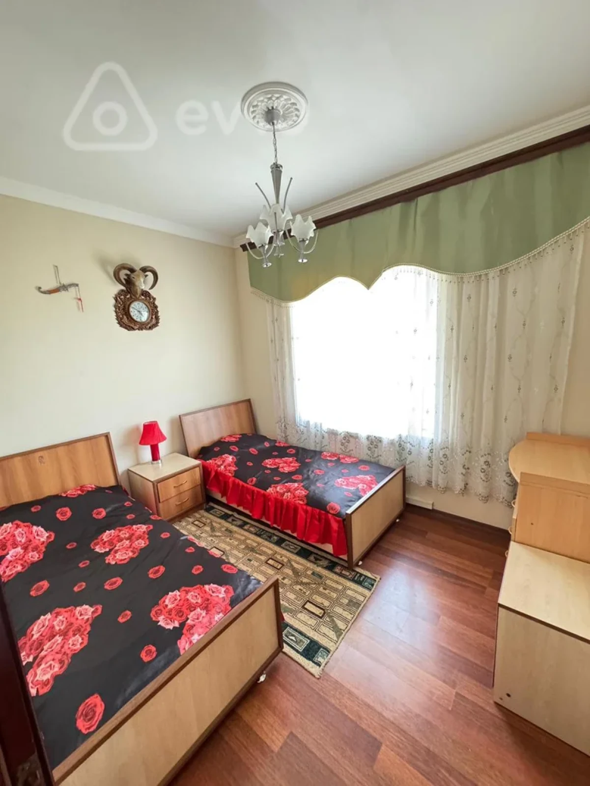 Kirayə verilir 8 otaqlı həyət evi 200 m²