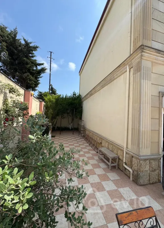 Kirayə verilir 8 otaqlı həyət evi 200 m²