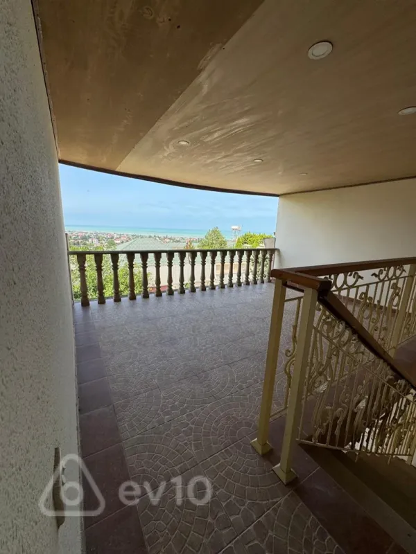 Kirayə verilir 8 otaqlı həyət evi 200 m²