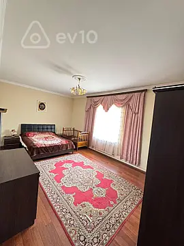 Kirayə verilir 8 otaqlı həyət evi 200 m²