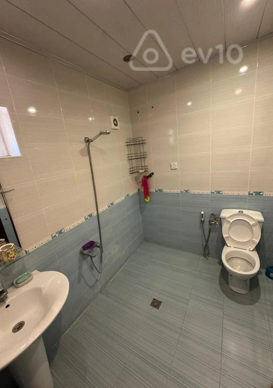 Kirayə verilir 8 otaqlı həyət evi 200 m²