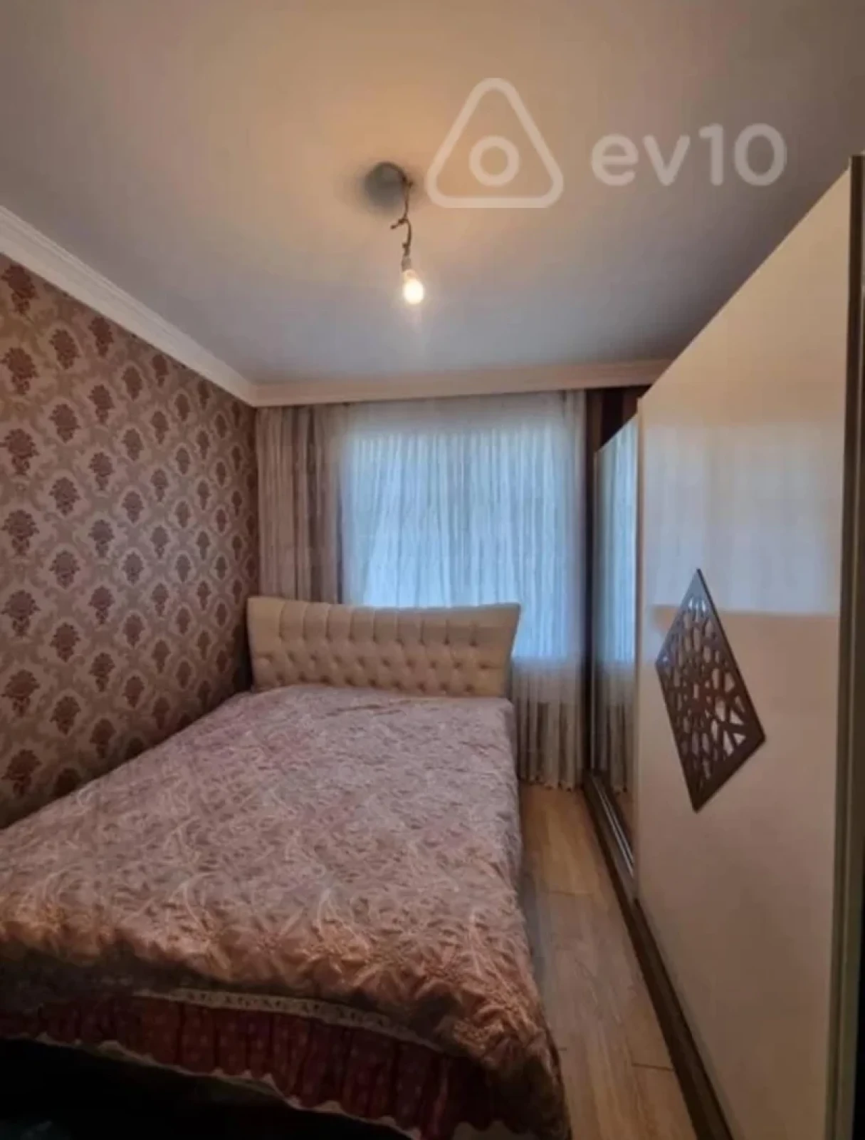 Kirayə verilir 2 otaqlı köhnə tikili 65 m²