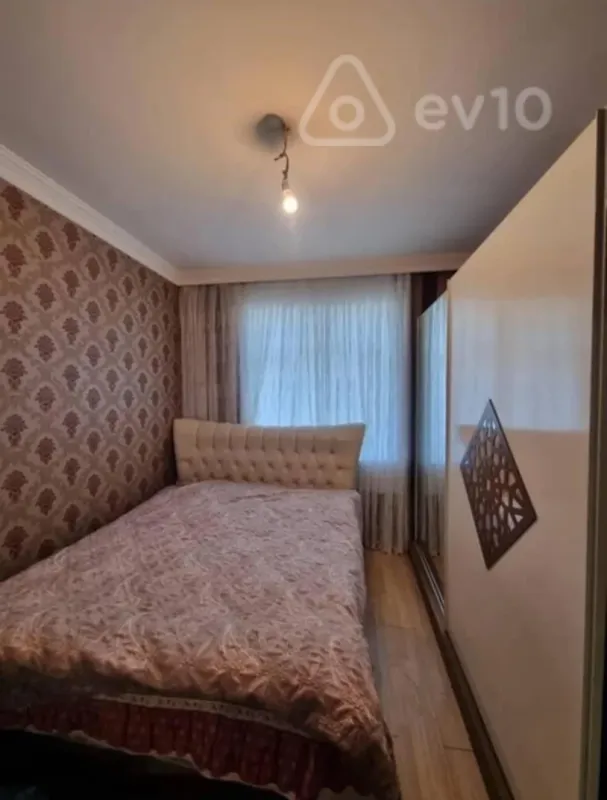 Kirayə verilir 2 otaqlı köhnə tikili 65 m²