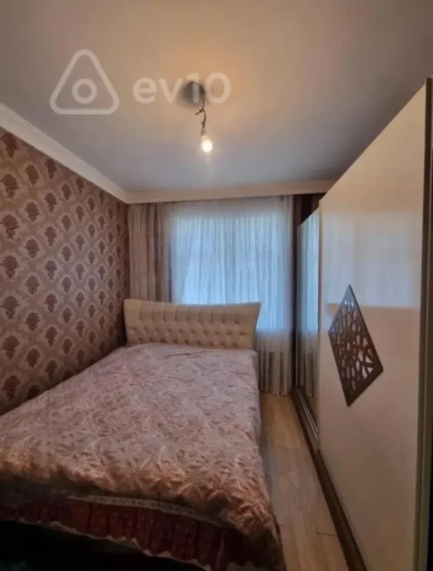 Kirayə verilir 2 otaqlı köhnə tikili 65 m²