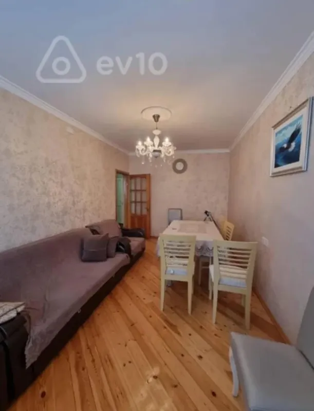Kirayə verilir 2 otaqlı köhnə tikili 65 m²