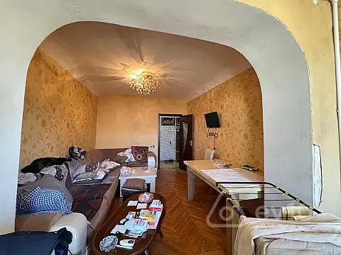 Satılır 2 otaqlı köhnə tikili 55 m²