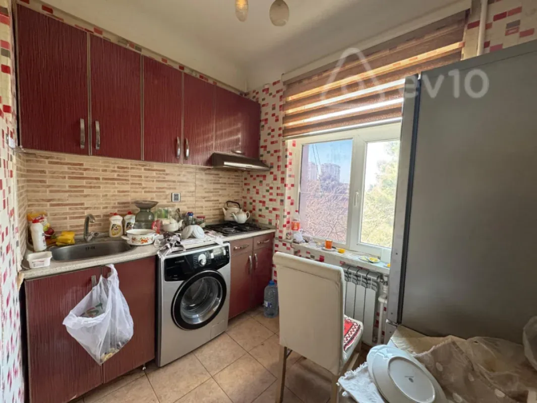 Satılır 2 otaqlı köhnə tikili 55 m²