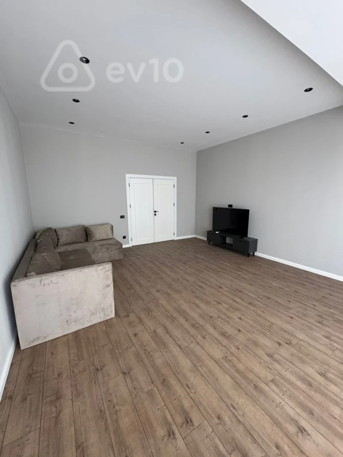 Satılır 2 otaqlı yeni tikili 139 m²