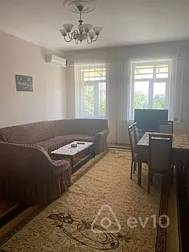 Kirayə verilir 3 otaqlı köhnə tikili 100 m²