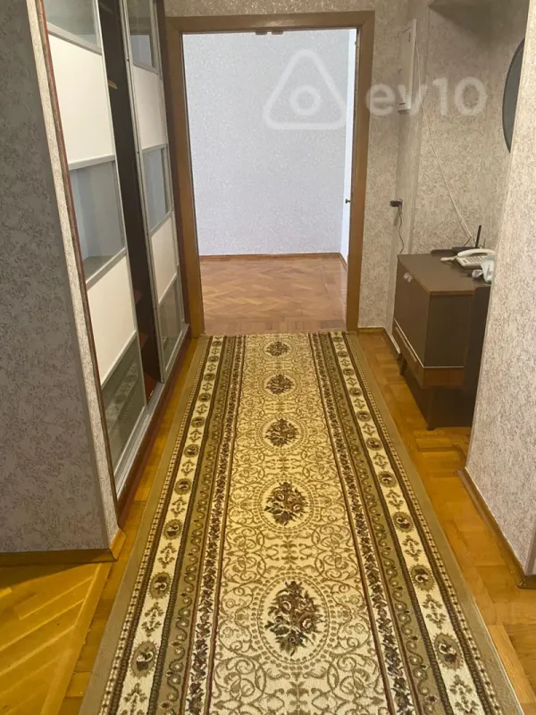Kirayə verilir 3 otaqlı köhnə tikili 100 m²