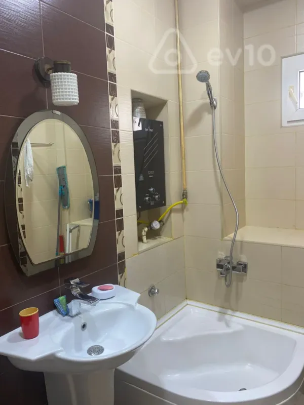 Kirayə verilir 3 otaqlı köhnə tikili 100 m²