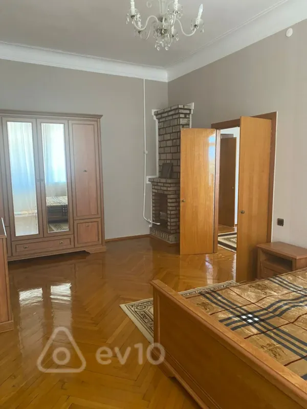 Kirayə verilir 3 otaqlı köhnə tikili 100 m²