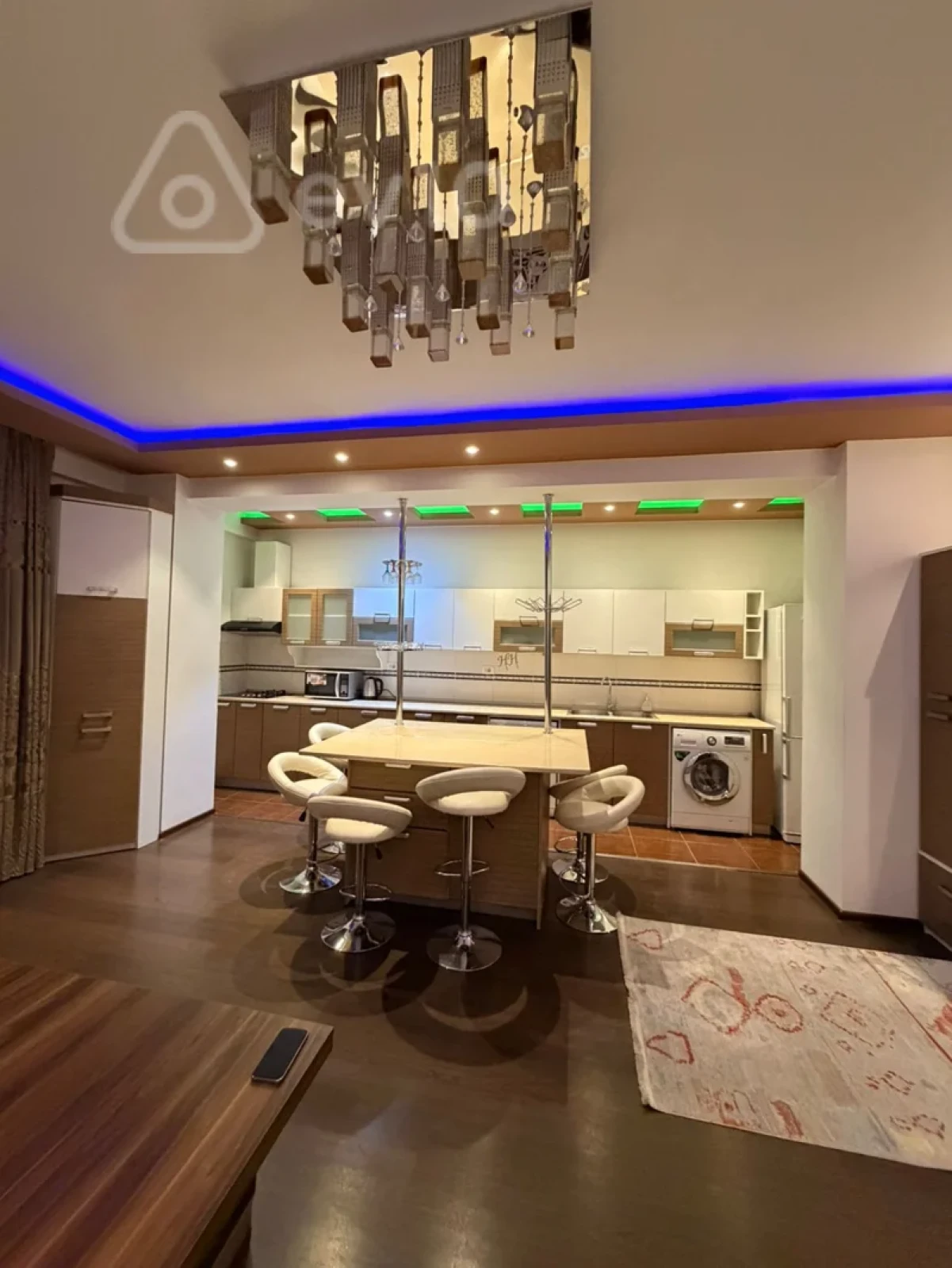 Kirayə verilir 3 otaqlı yeni tikili 120 m²