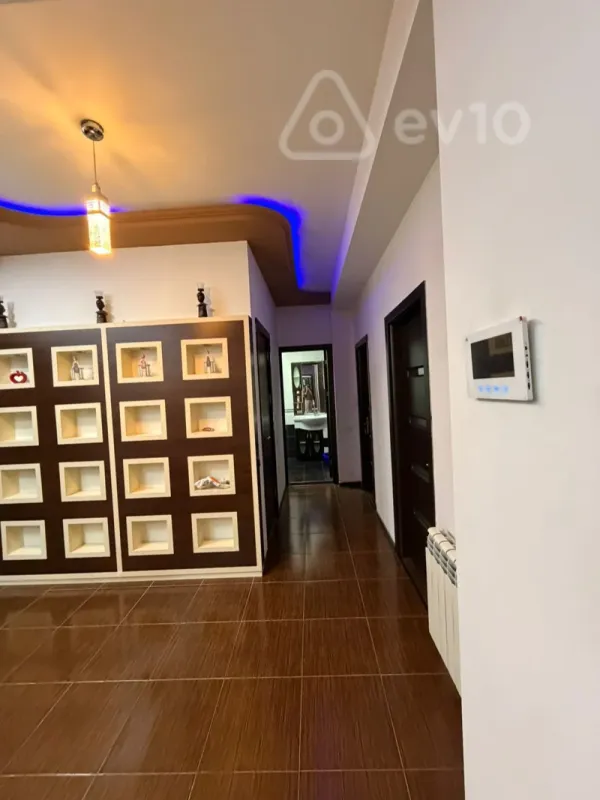 Kirayə verilir 3 otaqlı yeni tikili 120 m²